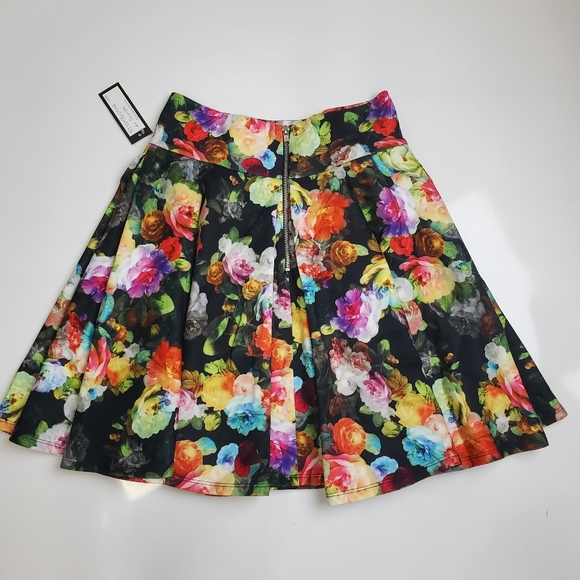 Design Lab by Lord & Taylor Full Mini Skirt - Picture 2 of 5